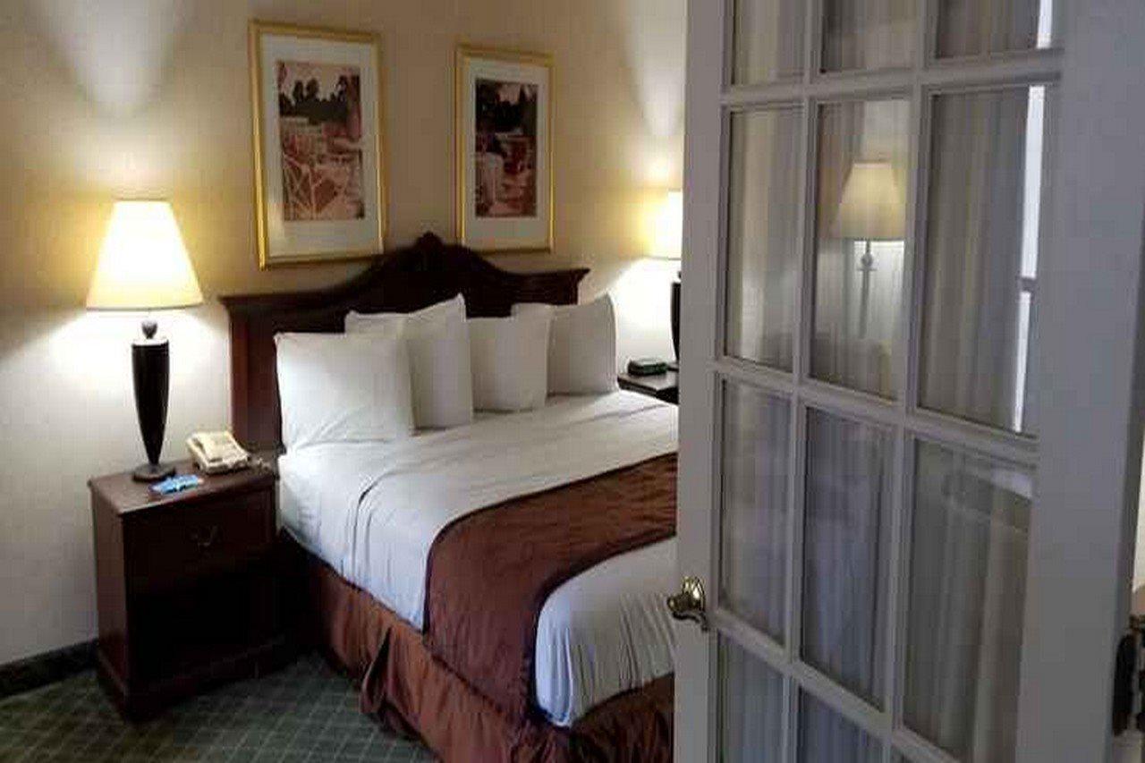 Clarion Inn & Suites Florence Extérieur photo