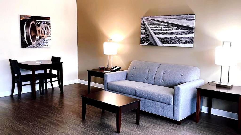 Clarion Inn & Suites Florence Extérieur photo
