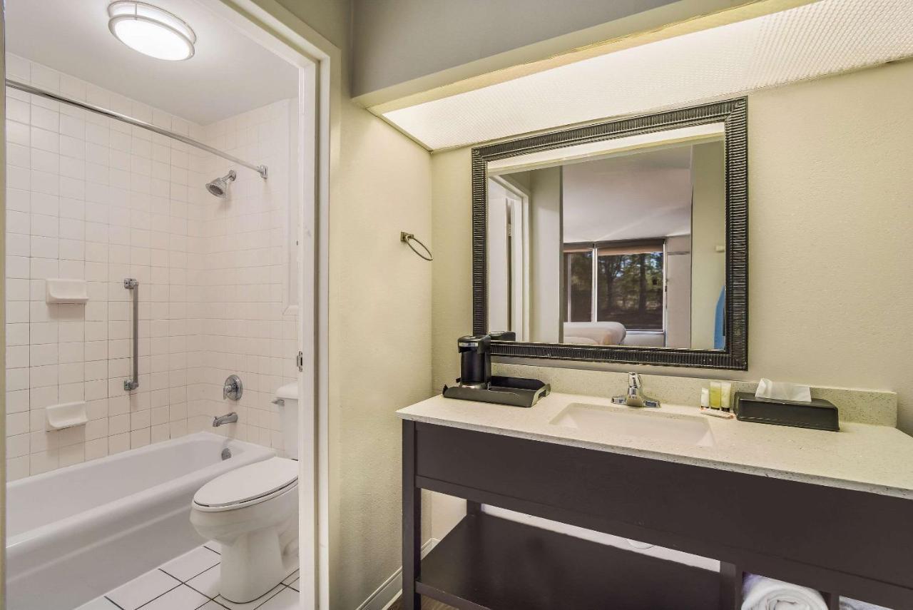 Clarion Inn & Suites Florence Extérieur photo