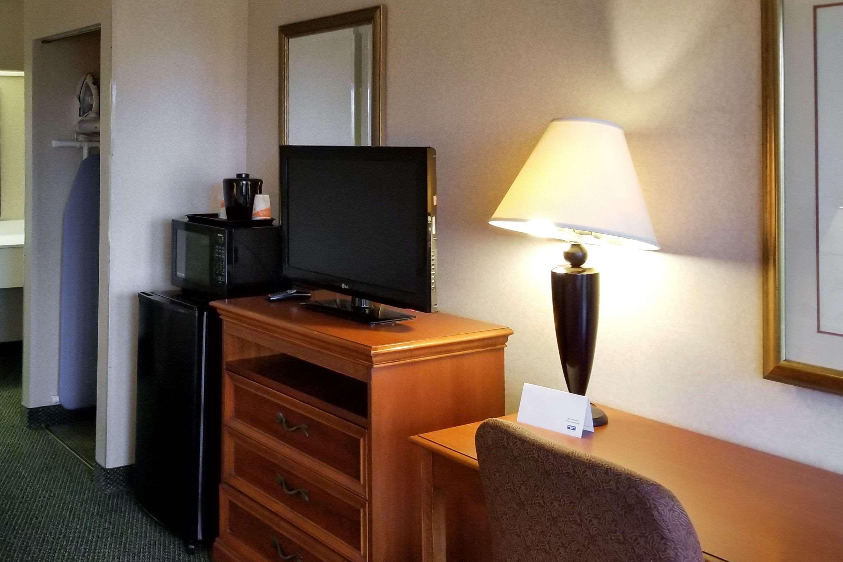 Clarion Inn & Suites Florence Extérieur photo