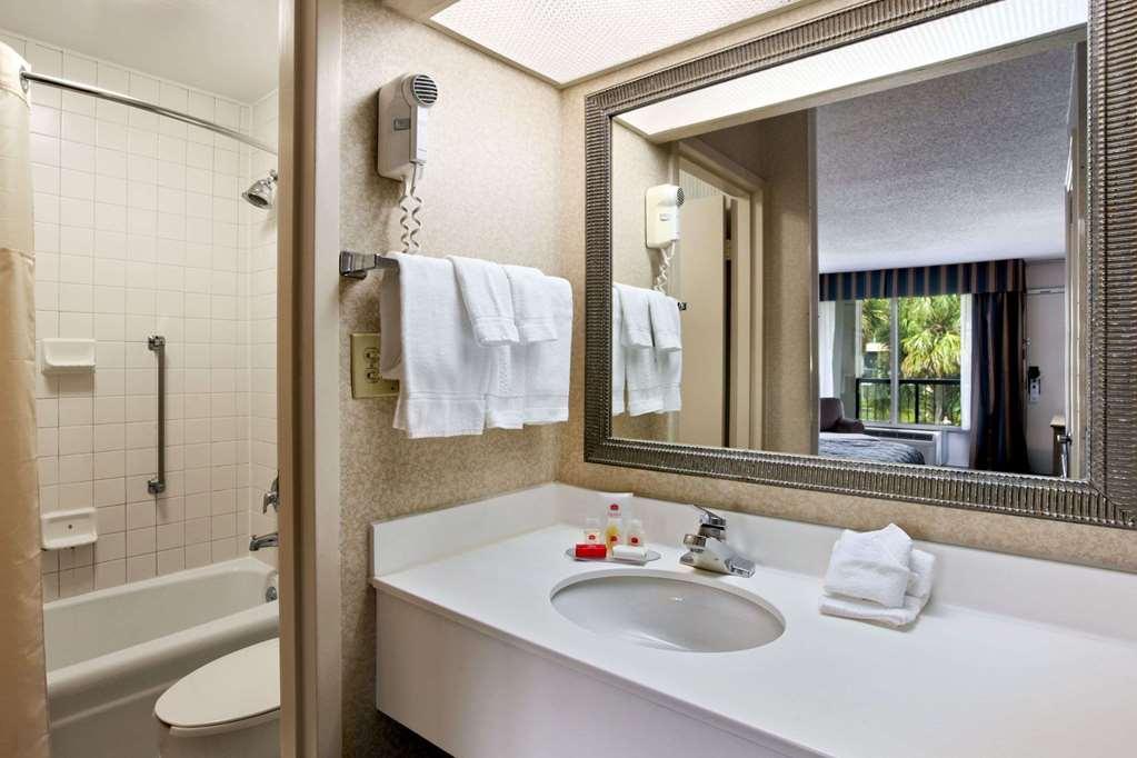 Clarion Inn & Suites Florence Extérieur photo