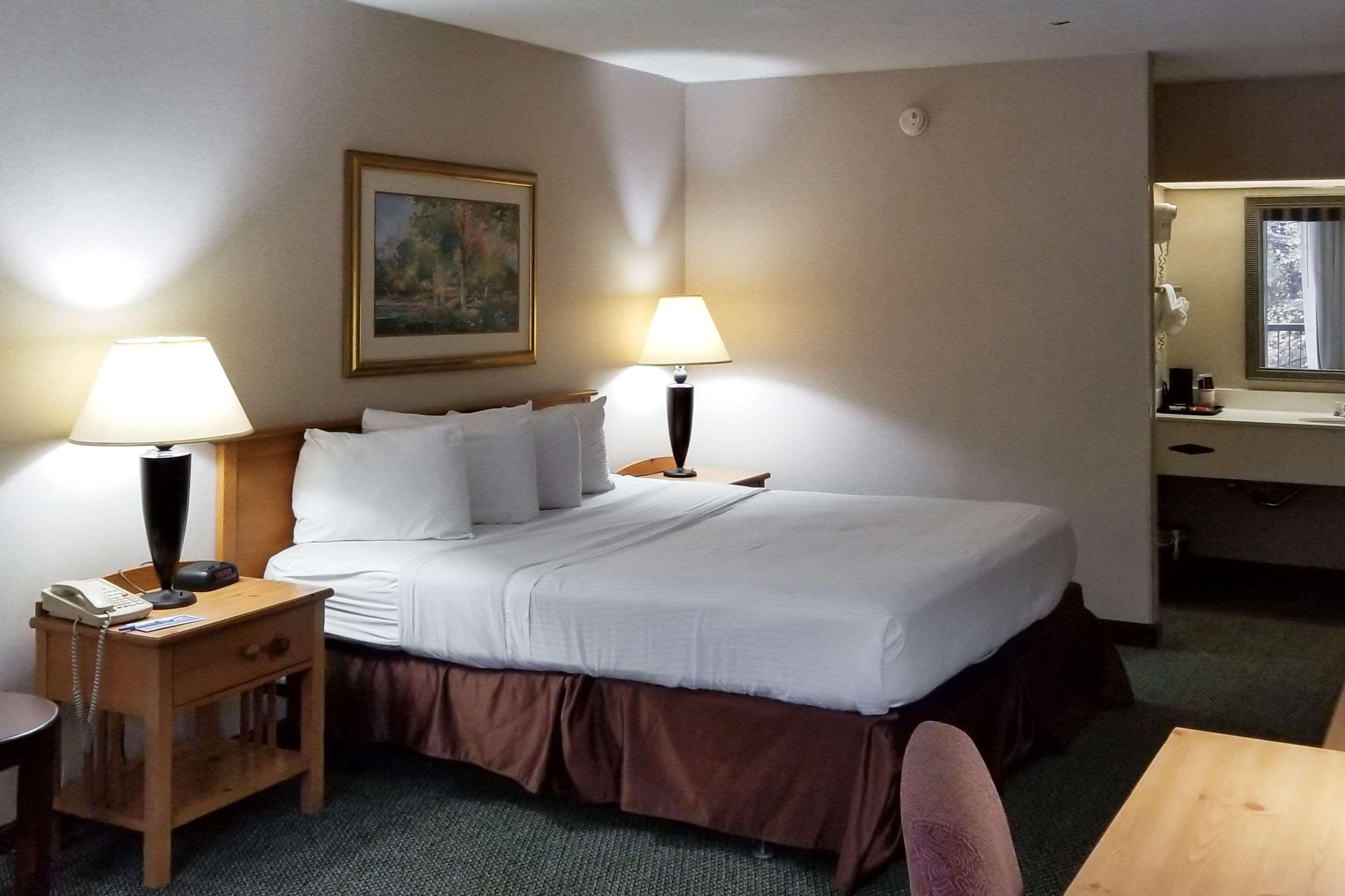 Clarion Inn & Suites Florence Extérieur photo
